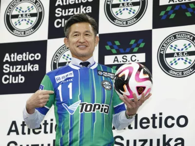Kazujoši Miura se je lani vrnil v Suzuko, kjer v dresu kluba Atletico igra že v svoji 40. sezoni poklicnega nogometaša. / Foto: Getty Images