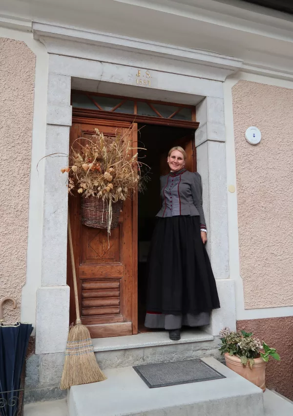 Domačija Pr Markotovih v Selščku (Nad Cerknico), Notranjska hiša, Nataša Mele, obnovljena domačija, priznanje Šole prenove / Foto: Nataša Bucik Ozebek