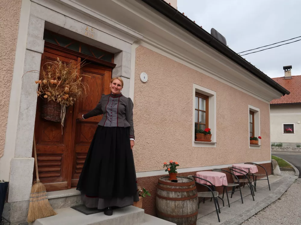 Domačija Pr Markotovih v Selščku (Nad Cerknico), Notranjska hiša, Nataša Mele, obnovljena domačija, priznanje Šole prenove / Foto: Nataša Bucik Ozebek