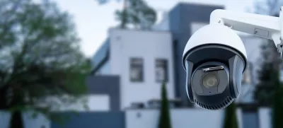 Kamera pred vrati: ko zaščita lastnine postane nezakonito snemanje sosedov