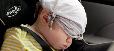 Otrok v avtomobilu. simbolična.