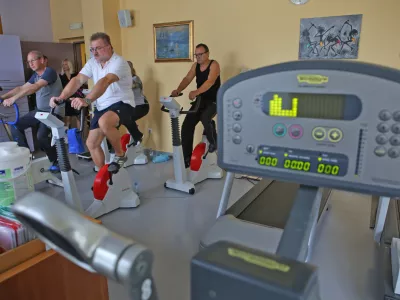 ﻿- prostor namenjen rehabilitaciji pacientov – ambulantna kardiološka rehabilitacija – bolniška soba - zdravstvo- 16.11.2017 – Univerzitetni klinični center UKC Ljubljana in ZZZS - skupna novinarska konferenca - uvedba novega programa ambulantne kardiološke rehabilitacije v UKC Ljubljana in Sloveniji namenjen bolnikom po uspešno zaključenem akutnem zdravljenju srčnega infarkta v bolnišnici. //FOTO: Tomaž Skale