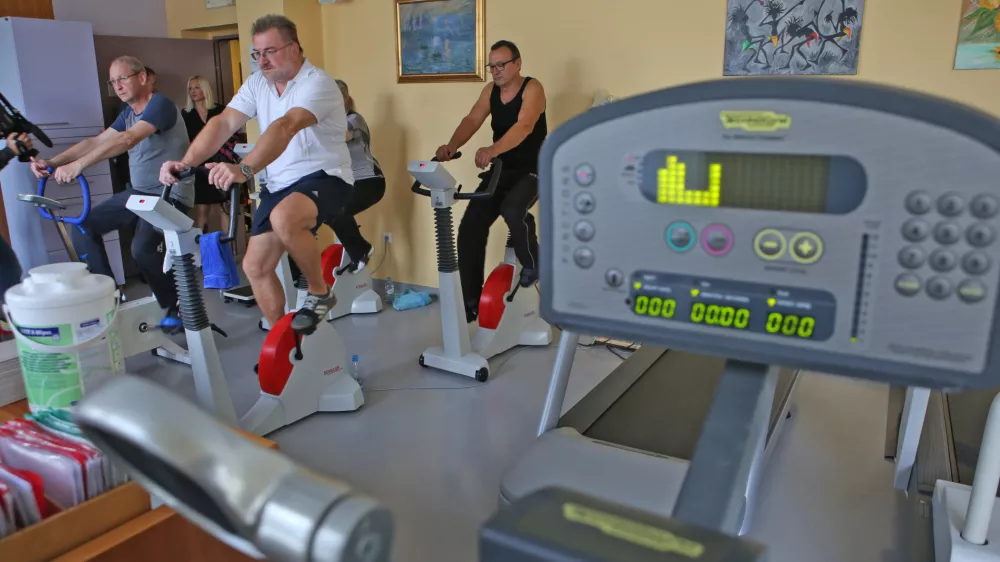 ﻿- prostor namenjen rehabilitaciji pacientov – ambulantna kardiološka rehabilitacija – bolniška soba - zdravstvo- 16.11.2017 – Univerzitetni klinični center UKC Ljubljana in ZZZS - skupna novinarska konferenca - uvedba novega programa ambulantne kardiološke rehabilitacije v UKC Ljubljana in Sloveniji namenjen bolnikom po uspešno zaključenem akutnem zdravljenju srčnega infarkta v bolnišnici. //FOTO: Tomaž Skale