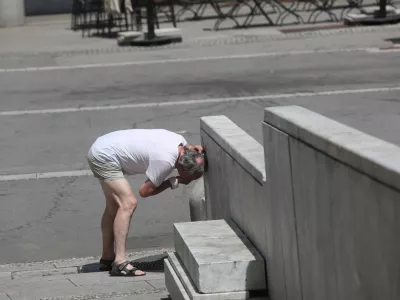 pitnik - fontana - vročina - žeja - voda - 27.06.2022 – Vremenska slika v Ljubljani - vročinski val - visoke dnevne temperature - //FOTO: Nik Erik Neubauer