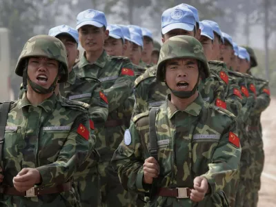 Chinese soldiers from an engineering unit practice at an army camp in Qinyang in Henan province September 15, 2007. The soldiers are a part of a 315-member multi-functional unit that will go for a United Nations peacekeeping mission in the Darfur region of Sudan in the near future. The peacekeeping mission will build and maintain barracks, roads, helipads and bridges, the army said. REUTERS/Reinhard Krause (CHINA)