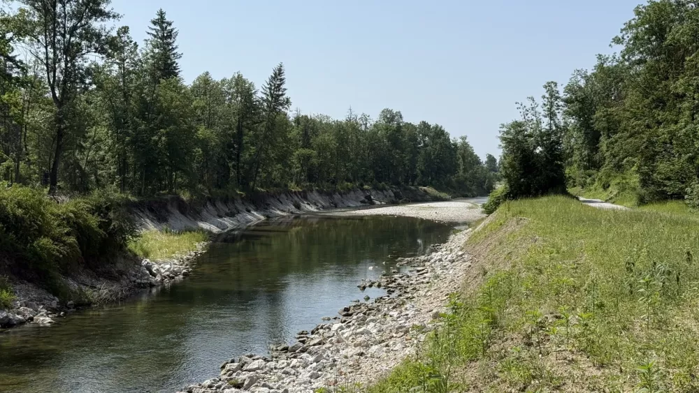 Sprostitev ob Kamniški Bistrici navdušuje mnoge občane. Foto: Marjetka Levstek 