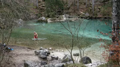 izvir Kamniške Bistrice, kopalec- 23.02.2023 – Planinski Dom v Kamniški Bistrici, obnova planinske koče v lastništvu agrarne skupnosti "Meščanska korporacija Kamnik", ki stoji tik poleg izvira Kamniška Bistrica //FOTO: Tomaž Skale