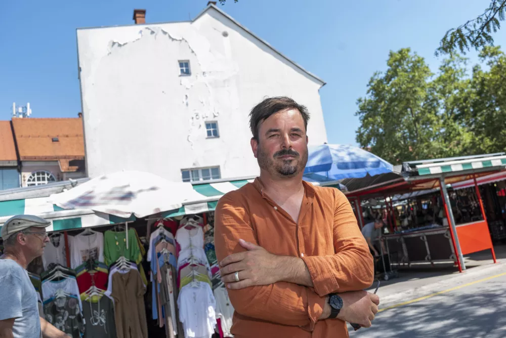 - 21.08.2023 - Rok Žnidaršič, arhitekt - mestni urbanist Ljubljane in ljubljanski podžupan od leta 2023 zadolžen za področje urbanizma, mestni svetnik Liste Zorana Jankovića, vodja arhitekturnega ateljeja Medprostor //FOTO: Nik Erik Neubauer