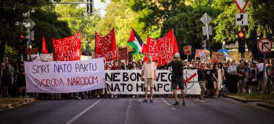Ljubljana.Protestni shod proti oborozevanju, vojni in zvezi Nato pod geslom Ljudska fronta - vojni kontra!