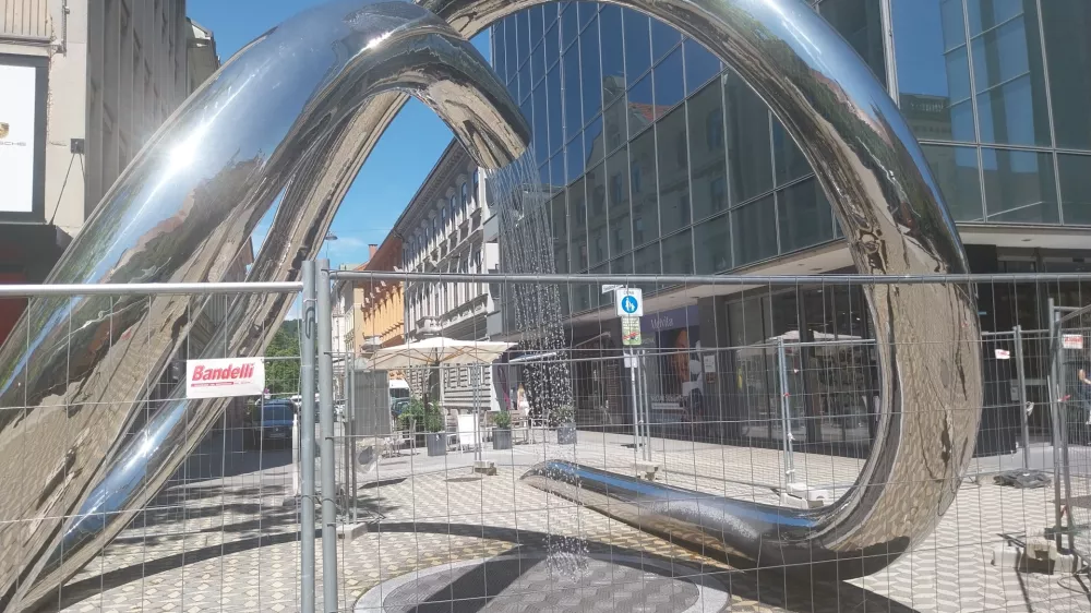 vodna fontana - Slovenska Tomšičeva