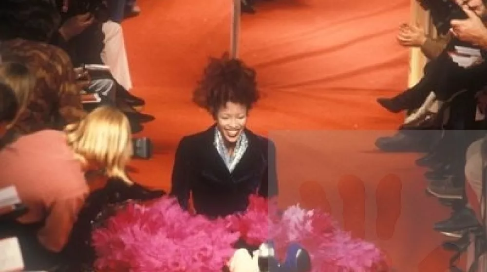 Nesrečni padec Naomi Campbell na modni reviji Vivienne Westwood jeseni 1993. F profilmedia