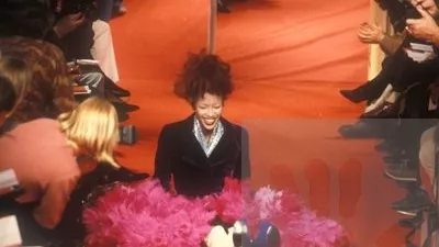 Nesrečni padec Naomi Campbell na modni reviji Vivienne Westwood jeseni 1993. F profilmedia