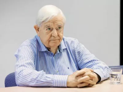 Portret, Milan Kučan