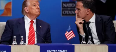 U.S. President Donald Trump and NATO Secretary General Mark Rutte attend a meeting of the North Atlantic Council (NAC) during a NATO summit in The Hague, Netherlands June 25, 2025. REUTERS/Toby Melville   TPX IMAGES OF THE DAY / Foto: Toby Melville