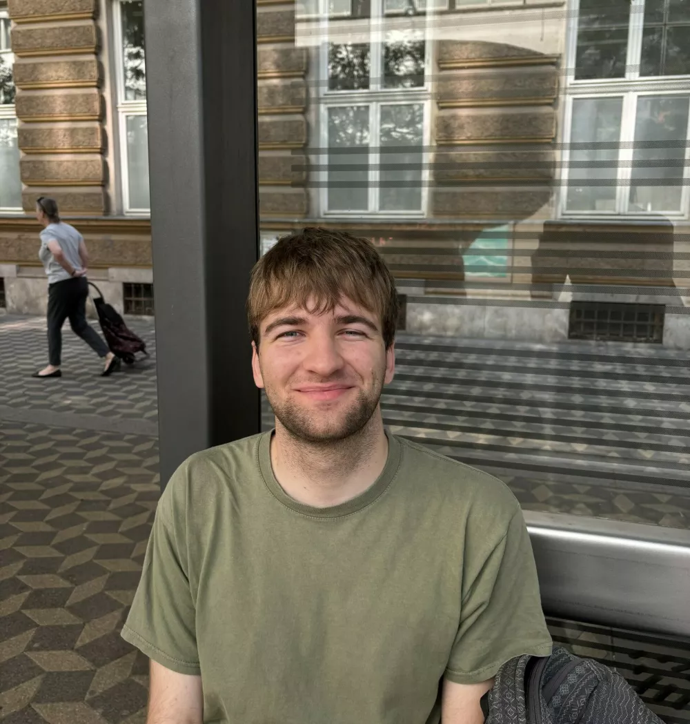 Je na avtobusu prevroče? Kaj pravijo potniki?