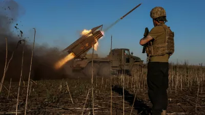 Ukrainian service members of the 25th Sicheslav Airborne Brigade fire a BM-21 Grad multiple rocket launch system towards Russian troops near the frontline town of Pokrovsk, amid Russia's attack on Ukraine, in Donetsk region, Ukraine April 19, 2025. REUTERS/Anatolii Stepanov   TPX IMAGES OF THE DAY