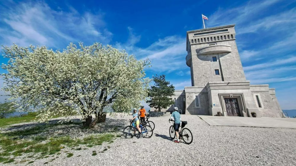 Kolesarska pot poteka od Pušje vasi do Opatije in je nastala v okviru čezmejnega projekta Inter Bike III. F Matevž Hribar, Goodplace