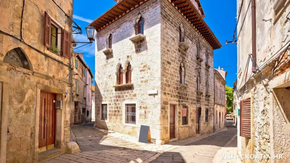 Ozke ulice mesteca v Istri