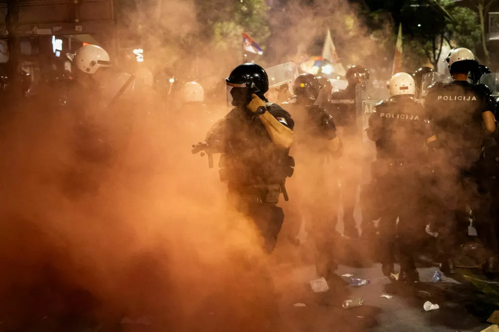 Law enforcement officers take postition during an anti-government protest demanding snap elections, in Belgrade, Serbia, June 28, 2025. REUTERS/Marko Djurica