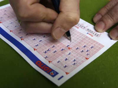 A man fills in a lottery ticket at a Lotto receiving office in Dortmund October 6, 2006. This Saturday the German public lottery 'Lotto' will distribute a total of around 35 million euros, which is the highest lottery jackpot in Germnay since the start of Lotto in 1955.    REUTERS/Ina Fassbender (GERMANY)