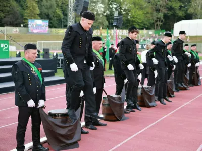 Skok še ne naredi rudarja, je pa korak več do znanja