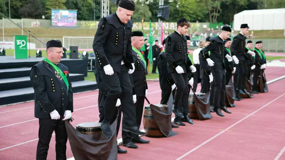 Skok še ne naredi rudarja, je pa korak več do znanja