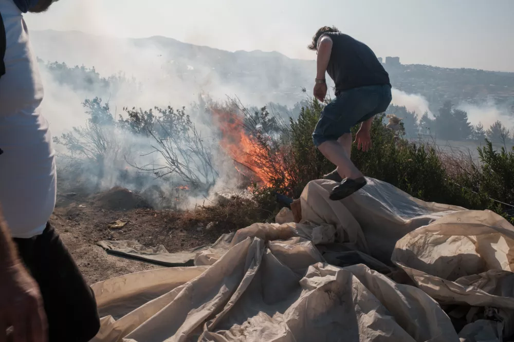 29 June 2025, Turkey, IzmirPeople fight the flames as wildfires spread across Izmir, reaching the central district of Gaziemir. PhotoMurat Kocabas/SOPA Images via ZUMA Press Wire/dpa