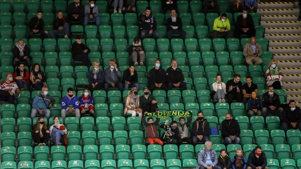 ﻿- 20.05.2021 –navijači na športnih prireditvah - Hokej Slovenija - Poljska Hala tivoli //FOTO: Luka CjuhaOPOMBA: REPORTAŽA ZA OBJEKTIV 2021. / Foto: Luka Cjuha
