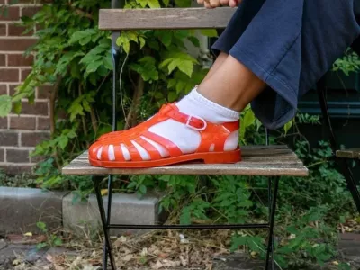 Modne vplivnice pa jih uspešno kombinirajo tudi z nogavičkami. F IG/Meduse