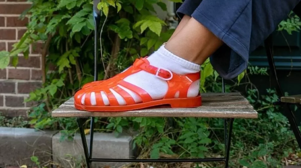 Modne vplivnice pa jih uspešno kombinirajo tudi z nogavičkami. F IG/Meduse