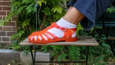 Modne vplivnice pa jih uspešno kombinirajo tudi z nogavičkami. F IG/Meduse