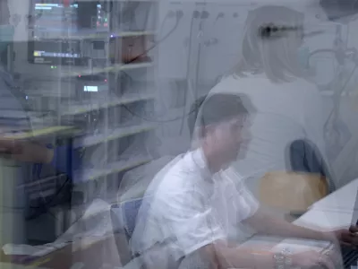 - simbolična fotografija - zdravstvo, zdravnik, medicinska sestra, medicinsko osebje, pacient, bolnica, bolnišnica- 12.03.2025 - ministrica za zdravje Valentina Prevolnik Rupel si je na delovnem obisku v Univerzitetnem kliničnem centru (UKC) ogledala tekoče investicije//FOTO: Jaka Gasar