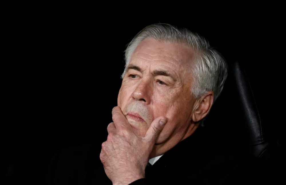 Soccer Football - Champions League - Quarter Final - Second Leg - Real Madrid v Arsenal - Santiago Bernabeu, Madrid, Spain - April 16, 2025 Real Madrid coach Carlo Ancelotti reacts before the match REUTERS/Juan Medina / Foto: Juan Medina