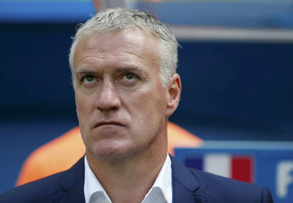 ﻿France's coach Didier Deschamps looks on before the start of their 2014 World Cup round of 16 game against Nigeria at the Brasilia national stadium in Brasilia June 30, 2014. REUTERS/Jorge Silva (BRAZIL - Tags: SOCCER SPORT WORLD CUP) / Foto: Jorge Silva