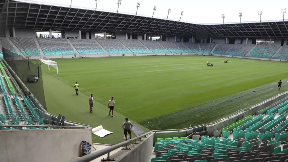 stadion stožice nova zelenica, igralna pivršina, foto luka cjuha