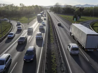 - 14.04.2022 – Ljubljanska južna obvoznica - zgoščen promet zaradi velikonočnih praznikov /FOTO: Jaka Gasar