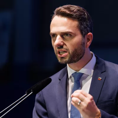 Skofja Loka, Sportna dvorana Trata.Kongres NSi.Kongres NSi je danes dosedanjemu predsedniku Mateju Toninu z 235 glasovi za podelil se en dvoletni mandat na celu NSi. 