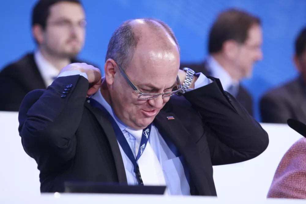 ﻿poslanec NSi Jožef Horvat- 9.11.2013 na Vranskem - 7. Kongres stranke NSi - Nova Slovenija, pod geslom Krščanski demokrati.Odgovor za prihodnost, na katerem so razpravljali o aktualni politični in gospodarski situaciji v Sloveniji  //FOTO: Luka Cjuha