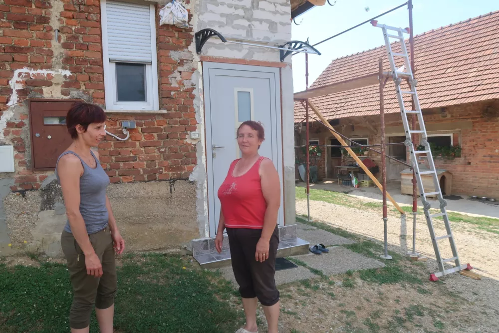 iskrica, Goričko, Lucova, toča, družina Belec., Mateja in Darinka. Foto: Tatjana Pihlar / Foto: Tatjana Pihlar 