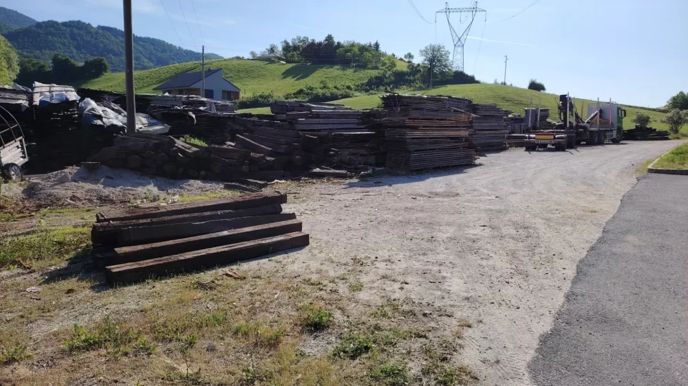 Na tem parkirišču v Spodnjih Negonjah v občini Rogaška Slatina je v začetku junija stric ustrelil svojega nečaka. Foto Mojca Marot / Foto: Mojca Marot