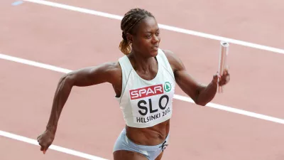 52 year-old Jamaican-born Merlene Ottey runs for Slovenia in the Women's 4x100 meter Relay heat at the European Athletics Championships in Helsinki, Finland, Saturday, June 30, 2012. (AP Photo/Michael Probst) / Foto: Michael Probst
