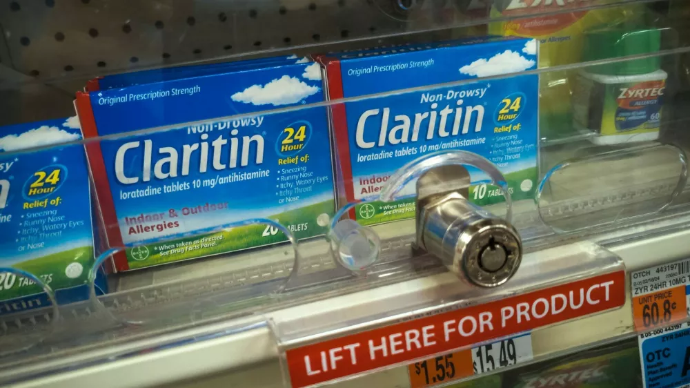 Ne le zdravila brez recepta, tudi vse več vsakdanjih izdelkov je pod ključem trgovin verige CVS. / Foto: Richard B. Levine via Profimedia