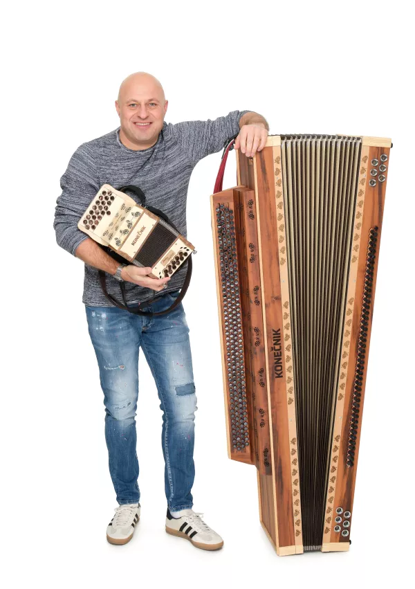 Boštjan Konečnik naredil največjo in najmanjšo frajtonarico na svetu