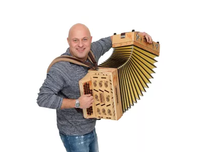 Boštjan Konečnik naredil največjo in najmanjšo frajtonarico na svetu