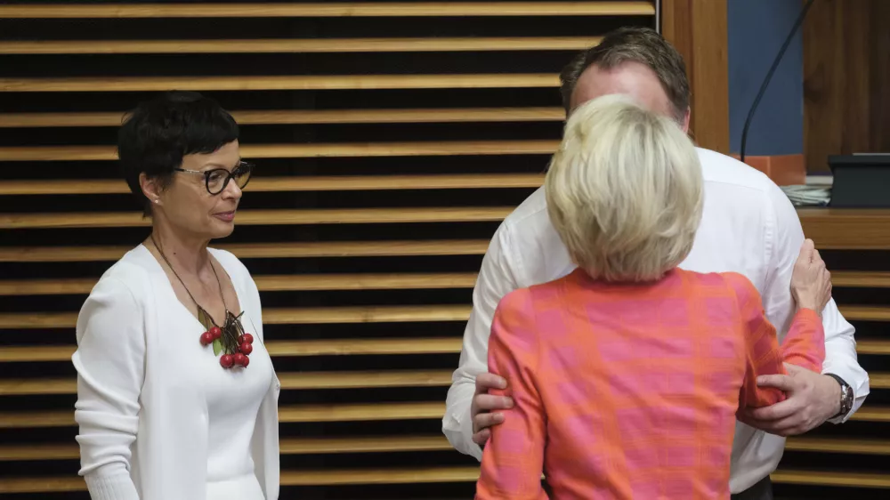 Belgija, Bruselj.Zasedanje Evropske komisije.Evropski komisarka za siritev Marta Kos, predsednica Evropske komisije Ursula von der Leyen in komisar za energijo in stanovanjsko politiko Dan Jrgensen.