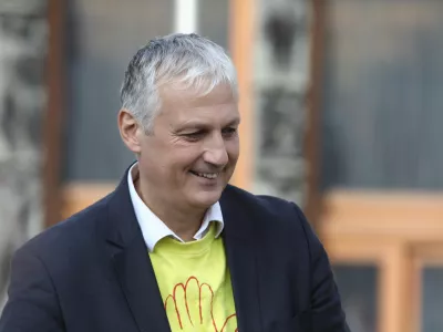 vodja koalicije Za otroke gre Aleš Primc - 11.10.2022 - izjava za medije Aleša Primca in Metke Zevnik iz koalicije Za otroke gre! pred predajo podpisov pobude za razpis naknadnega zakonodajnega družinskega referenduma za zaščito otrok in družin o spremembah družinskega zakonika v DZ //FOTO: Luka Cjuha