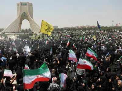 People attend the funeral procession of Iranian military commanders, nuclear scientists and others killed in Israeli strikes, in Tehran, Iran, June 28, 2025. Majid Asgaripour/WANA (West Asia News Agency) via REUTERS  ATTENTION EDITORS - THIS PICTURE WAS PROVIDED BY A THIRD PARTY