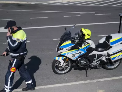 prometni nadzorpolicija - simbolična fotografijaprometna policijavarnost v prometupolicija na motorjihmotoristična policijaprehitri voznikiavtocestna policija08.04.2025 Policijski nadzor, počivališče PovodjeFOTO: Nik Erik Neubauer