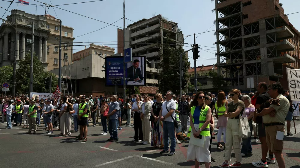 University students and other people stand in silence to commemorate the 16 victims, who were killed after a railway concrete canopy fell in November 2024 in Novi Sad, during a protest against government pressure on the universities, in front of a government building, in Belgrade, Serbia, June 9, 2025. REUTERS/Zorana Jevtic