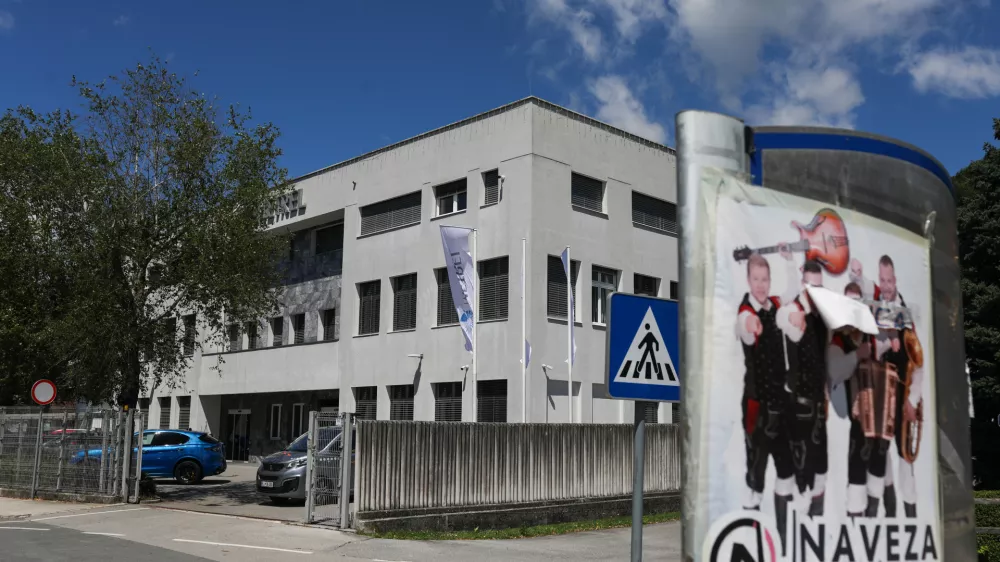 &Scaron;e (pre)nizka cena delnic horjulskega podjetja, nekdanja župana jih kopičita